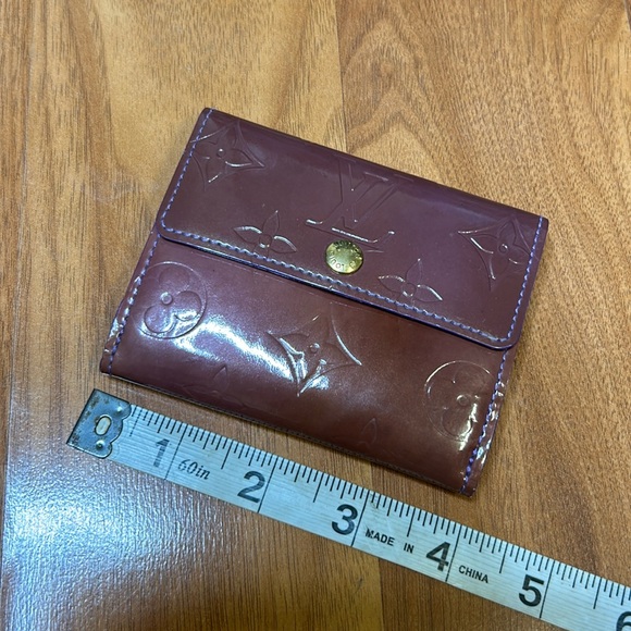 Authentic Louis Vuitton Ludlow Patent Leather Wallet
Card Case - Picture 3 of 16